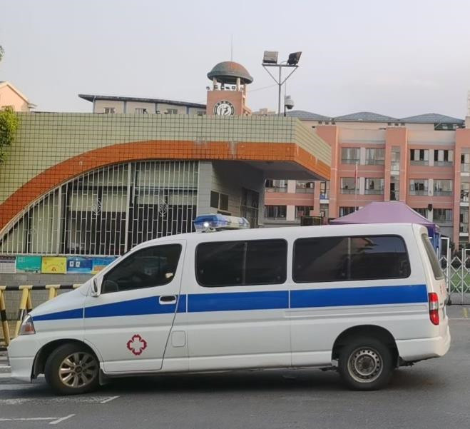 西秀救护车出租护送骨折病人一公里多少钱